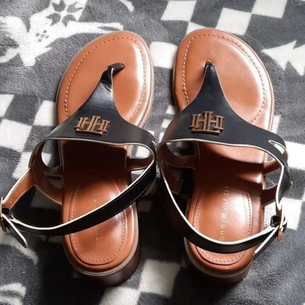 Tommy Hilfiger Black Thong Strappy 1.5 Inch Heel Sandal Size 9.5